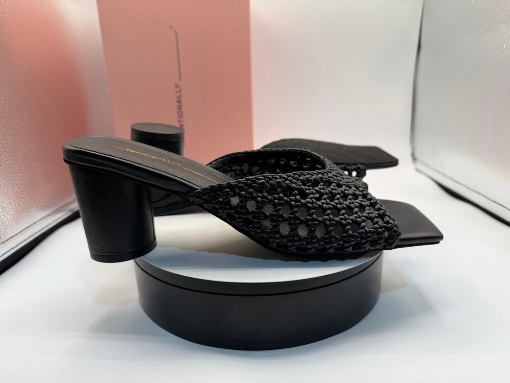 Intentionally Blank Cassandra Black Woven Mule Heels Size 10 New With Box